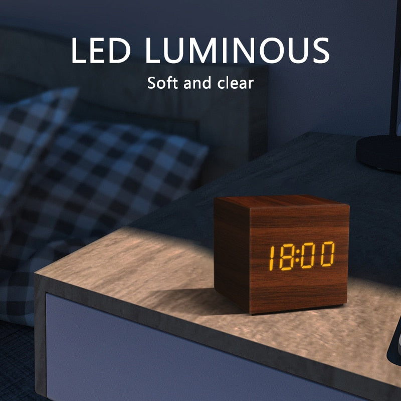 Vækkeur LED ur til Bord i ABS med træ look USB/AAA drevet